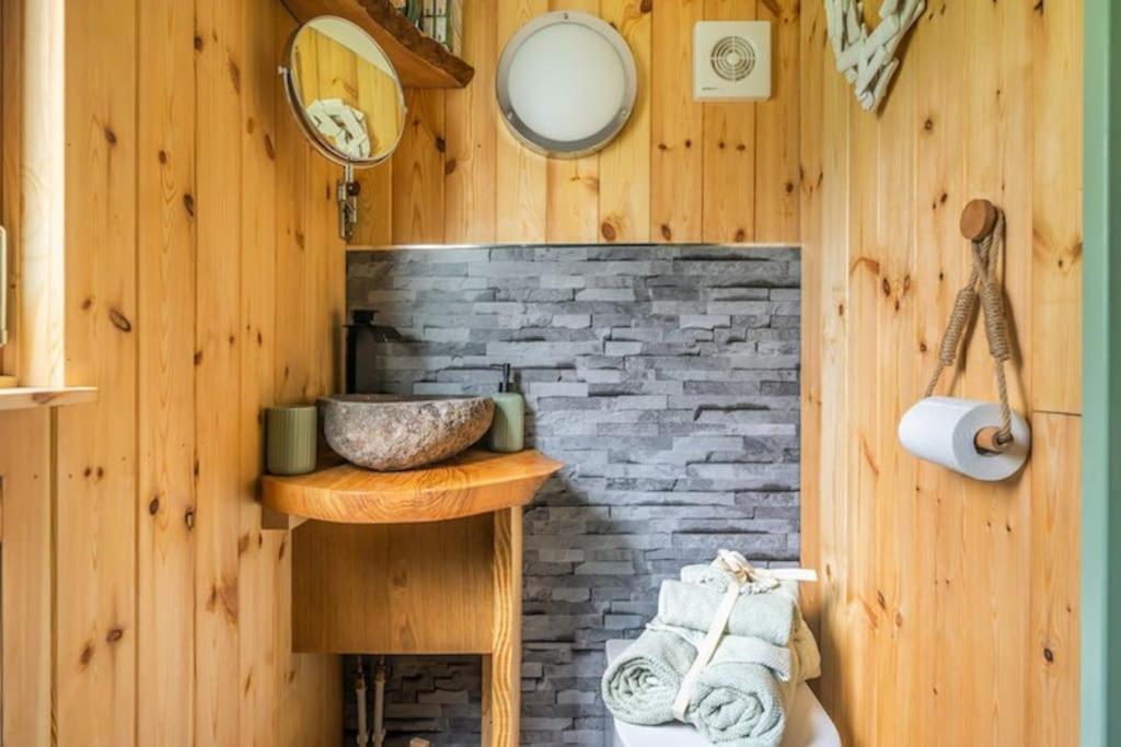 Spinney Retreats - 2 X Unique Shepherds Huts Dog Friendly Northampton Eksteriør billede