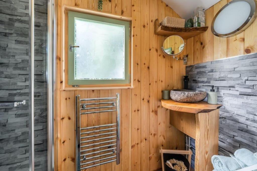 Spinney Retreats - 2 X Unique Shepherds Huts Dog Friendly Northampton Eksteriør billede