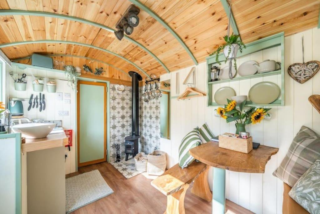 Spinney Retreats - 2 X Unique Shepherds Huts Dog Friendly Northampton Eksteriør billede
