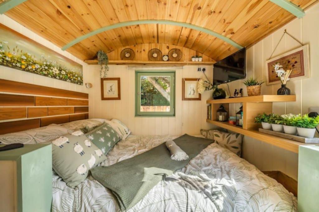 Spinney Retreats - 2 X Unique Shepherds Huts Dog Friendly Northampton Eksteriør billede